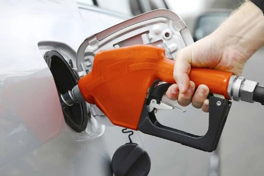 Xe ô tô có thể đi được bao nhiêu km với 1 lít xăng?