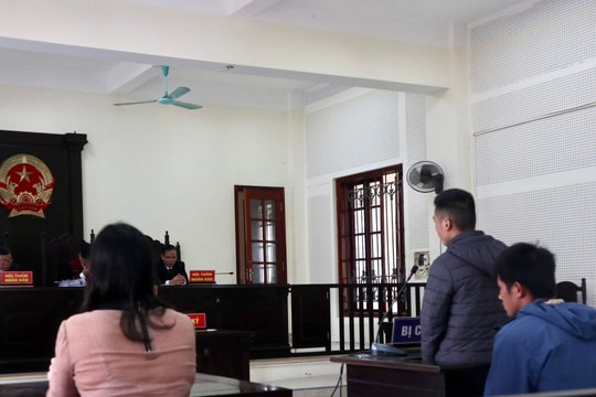 Phó Giám đốc lĩnh án tù vì nhận hối lộ, lập hồ sơ khống cho xe cải tạo