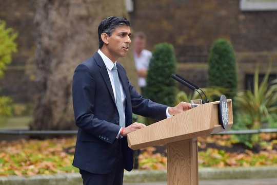 Anh và Mỹ định không kích Houthi trong 'vài giờ nữa'?