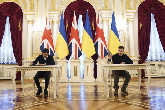 Ông Medvedev cảnh báo Anh đưa quân tới Ukraine là tuyên chiến với Nga 