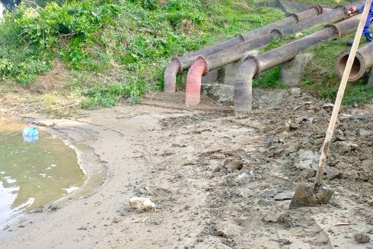  Mực nước sông Lam xuống thấp, nguy cơ thiếu nước sản xuất vụ xuân 