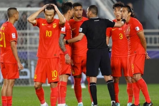 Đội nhà gây thất vọng, báo chí Trung Quốc bình luận sốc về AFC; Đội bóng Đông Nam Á lập kỷ lục cầu thủ nhập tịch tại Asian Cup 2023