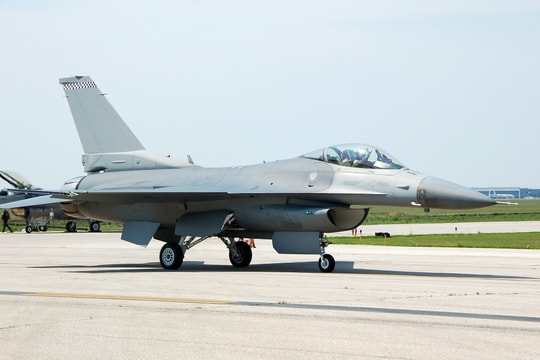 Ukraine không thể vận hành cùng lúc máy bay chiến đấu Liên Xô và F-16 của phương Tây 