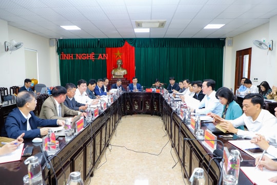 Chủ tịch UBND tỉnh Nghệ An Nguyễn Đức Trung tiếp công dân định kỳ tháng 1/2024