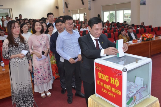 Bệnh viện Hữu nghị Đa khoa Nghệ An ủng hộ người nghèo đón Tết Giáp Thìn năm 2024