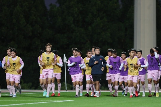 Tiền đạo Đình Bắc chấn thương, vắng mặt trong buổi tập của tuyển Việt Nam