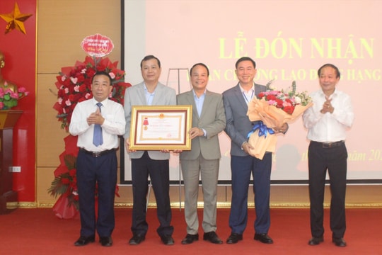 Vườn quốc gia Pù Mát đón nhận Huân chương Lao động hạng Nhì