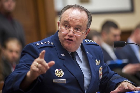 Cựu chỉ huy NATO yêu cầu Ukraine tấn công Crimea