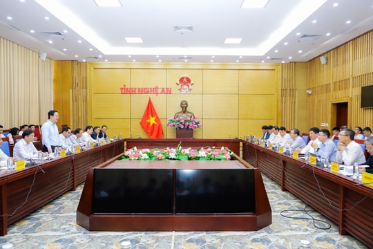 Chủ tịch UBND tỉnh đề nghị các đơn vị, địa phương phối hợp với EVN đẩy nhanh tiến độ thực hiện các dự án đường dây 500kV