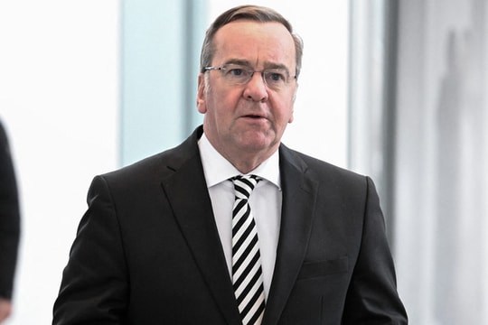 Bộ trưởng Quốc phòng Đức phản đối việc 'dốc hết mình' cho Ukraine