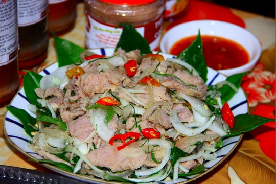 Đặc sản thịt chua vùng biên xứ Nghệ tăng mạnh đơn hàng dịp Tết