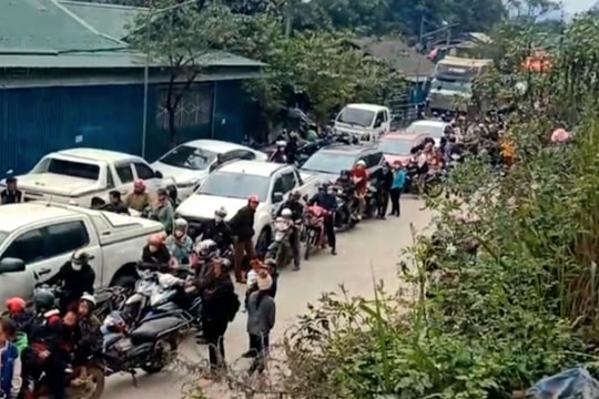 Tắc đường nghiêm trọng tại Cửa khẩu quốc tế Nậm Cắn
