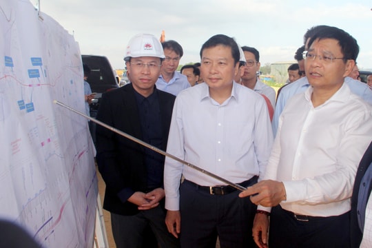 Bộ trưởng Bộ GTVT Nguyễn Văn Thắng kiểm tra tiến độ cao tốc Bắc - Nam 