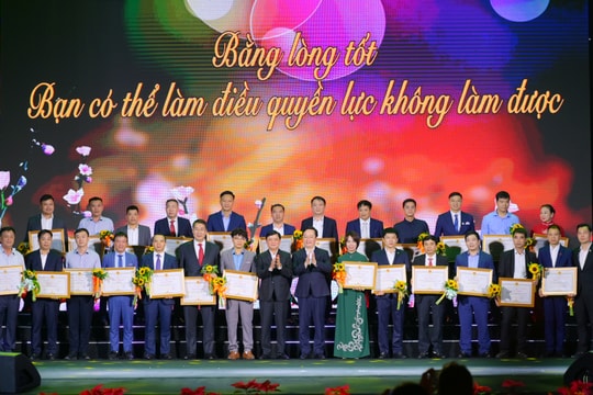 Tri ân, ghi nhận, cảm ơn sâu sắc những tấm lòng nhân ái, nghĩa cử cao đẹp của các cơ quan, tổ chức, đơn vị, cá nhân trong và ngoài nước (*)