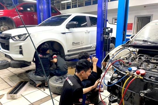 Garage ô tô làm cả ngày lẫn đêm phục vụ khách ngày cận Tết 