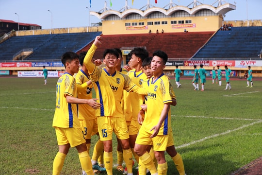 U19 Sông Lam Nghệ An giành chiến thắng áp đảo trong trận đấu đầu tiên lượt về Giải U19 Quốc gia