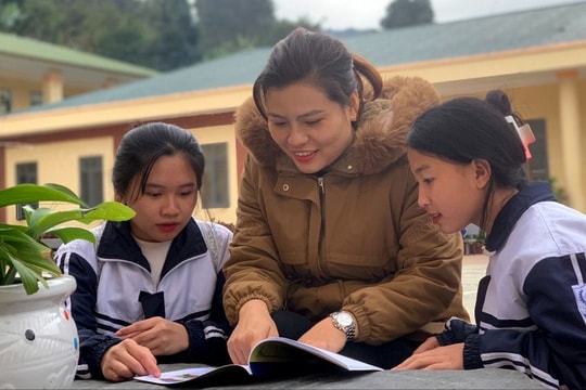 Hai nữ sinh lớp 9 người Thái xuất sắc giành giải Nhất cuộc thi Khoa học kỹ thuật cấp tỉnh