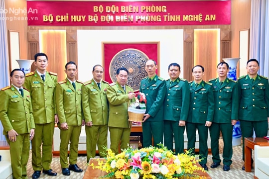 Công an tỉnh Bô Ly Khăm Xay chúc Tết Bộ đội biên phòng tỉnh Nghệ An