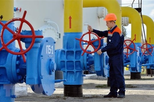 Gas giảm mạnh bất chấp vận chuyển khó khăn; Vàng tiếp tục đồng loạt lao dốc