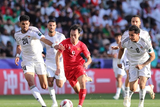 Chơi thiếu người, tuyển Việt Nam thua Iraq giây bù giờ cuối cùng