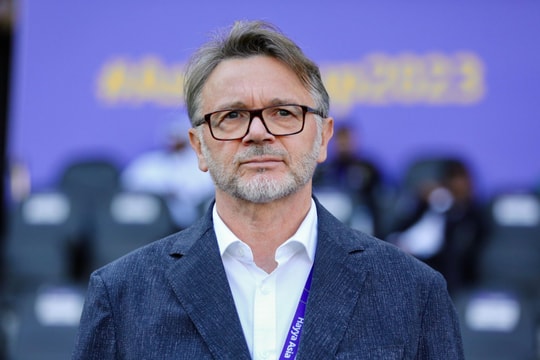 HLV Philippe Troussier hài lòng về tinh thần của đội tuyển Việt Nam