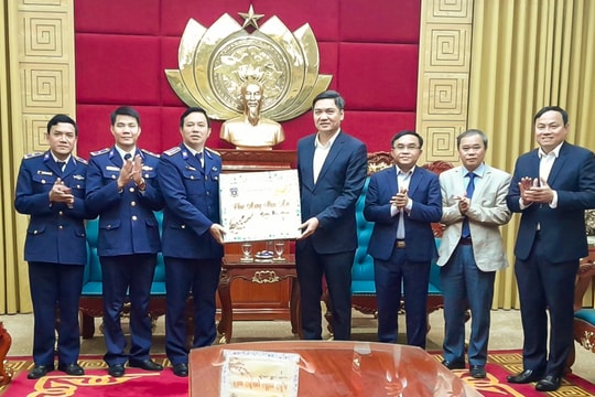 Bộ Tư lệnh Vùng Cảnh sát biển 1 chúc Tết Tỉnh ủy Nghệ An