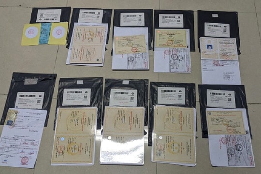 Người vận chuyển giấy tờ có giá giả đối mặt với mức án phạt bao nhiêu năm?