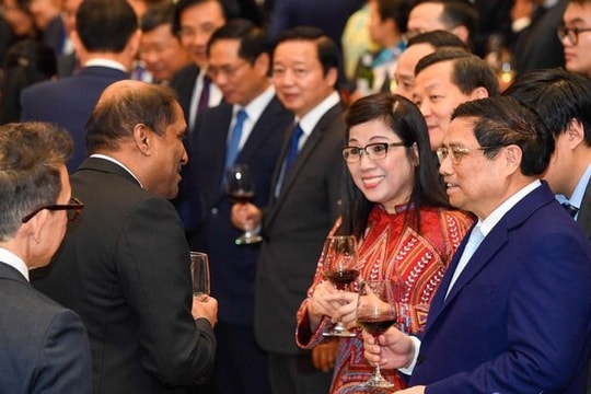 Thủ tướng và phu nhân chủ trì chiêu đãi đoàn Ngoại giao nhân dịp năm mới