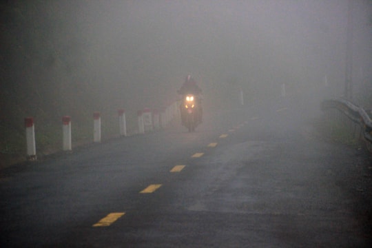 Người dân vùng biên Nghệ An chống chọi với sương mù và giá buốt