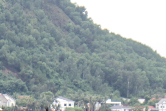 Các hộ nuôi bám ao, hồ để chống rét cho cá, tôm