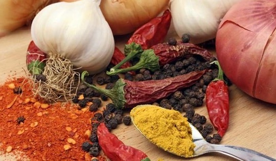 6 thực phẩm cay giảm nghẹt mũi và đau đầu do viêm xoang khi trời lạnh