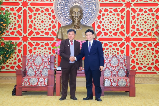 Lãnh đạo tỉnh Hủa Phăn, Lào thăm, chúc mừng tỉnh Nghệ An nhân dịp đón Tết cổ truyền 