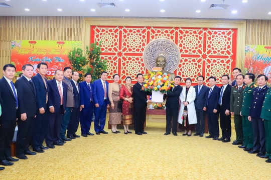 Bí thư Tỉnh ủy Thái Thanh Quý tiếp đoàn lãnh đạo cấp cao tỉnh Bôlykhămxay, Lào chúc mừng tỉnh Nghệ An nhân dịp Tết Nguyên đán Giáp Thìn