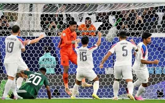 Bất bại tại vòng bảng mà không phải nhận bàn thua nào, ĐT Thái Lan được truyền thông châu Á khen hết lời