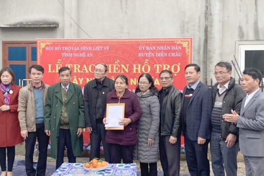 Trao 150 triệu đồng hỗ trợ xây dựng nhà tình nghĩa ở Đô Lương và Diễn Châu