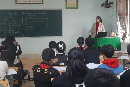 Nhiều giáo viên, nhân viên hợp đồng ở Nghệ An bị dừng chi trả lương?