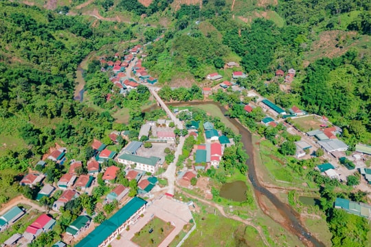 Cuộc sống mới dưới chân núi Pu Phen