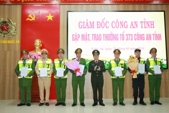 Công an tỉnh Nghệ An tổ chức gặp mặt, trao thưởng Tổ 373 tuần tra vũ trang phòng, chống tội phạm và vi phạm pháp luật 
