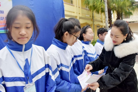 Báo Nghệ An và Công ty cổ phần Xây dựng Tân Nam trao quà Tết ở huyện Yên Thành