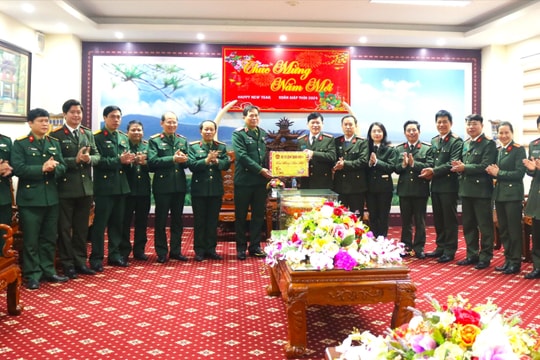 Bộ Tư lệnh Quân khu 4 chúc Tết, kiểm tra sẵn sàng chiến đấu các cơ quan, đơn vị trên địa bàn tỉnh Nghệ An