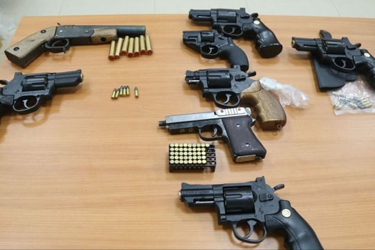 Thiếu trách nhiệm trong việc giữ vũ khí, vật liệu nổ, gây hậu quả nghiêm trọng bị xử lý như thế nào?