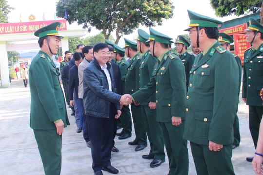 Đồng chí Nguyễn Văn Thông thăm, chúc Tết tại huyện miền núi Con Cuông