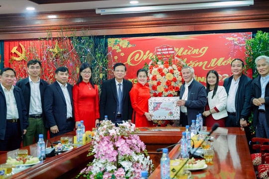 Toà Giám mục Giáo phận Vinh chúc Tết huyện Yên Thành