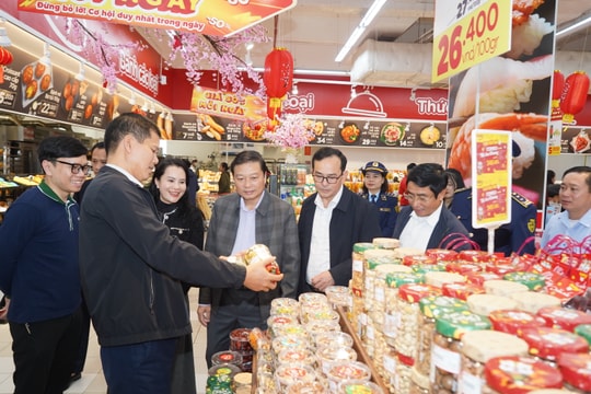 Lãnh đạo tỉnh kiểm tra tình hình cung ứng hàng hóa, giá cả thị trường dịp Tết Nguyên đán