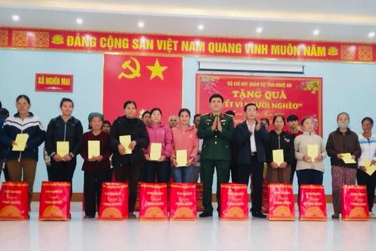 Bộ Chỉ huy Quân sự tỉnh thăm, chúc Tết gia đình chính sách tại huyện Nghĩa Đàn