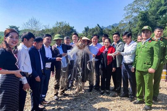 Chuyện 'giữ' cá mát ở Nặm Cướm