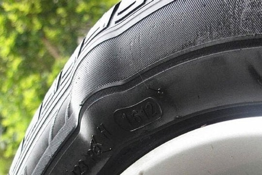 Dấu hiệu cảnh báo lốp xe của bạn có vấn đề