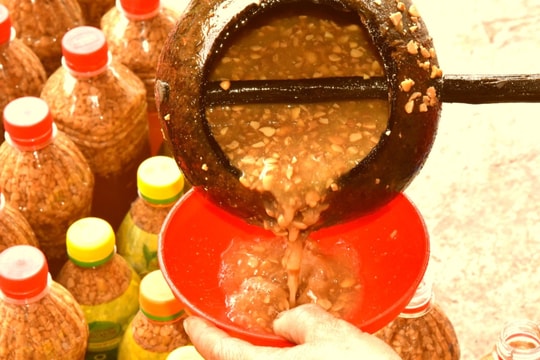 Tương đậu xứ Dừa đắt hàng dịp Tết