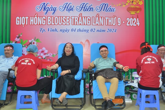Hơn 1.500 cán bộ y tế Nghệ An tham gia hiến máu tại Ngày hội ‘Giọt hồng Blouse trắng’