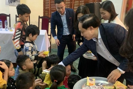 Sở Lao động, Thương binh và Xã hội tặng quà Tết cho người có công và người có hoàn cảnh khó khăn 